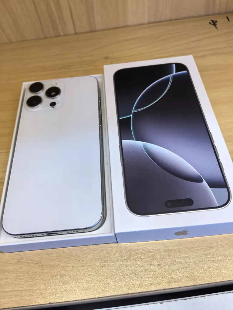 99新 全套iPhone16Promax 256G 白色