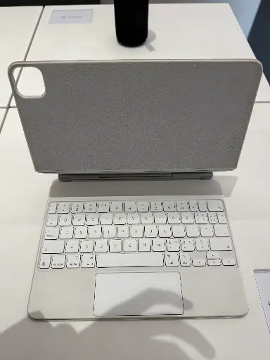 样机下架 iPad Pro 妙控键盘 11寸 白色